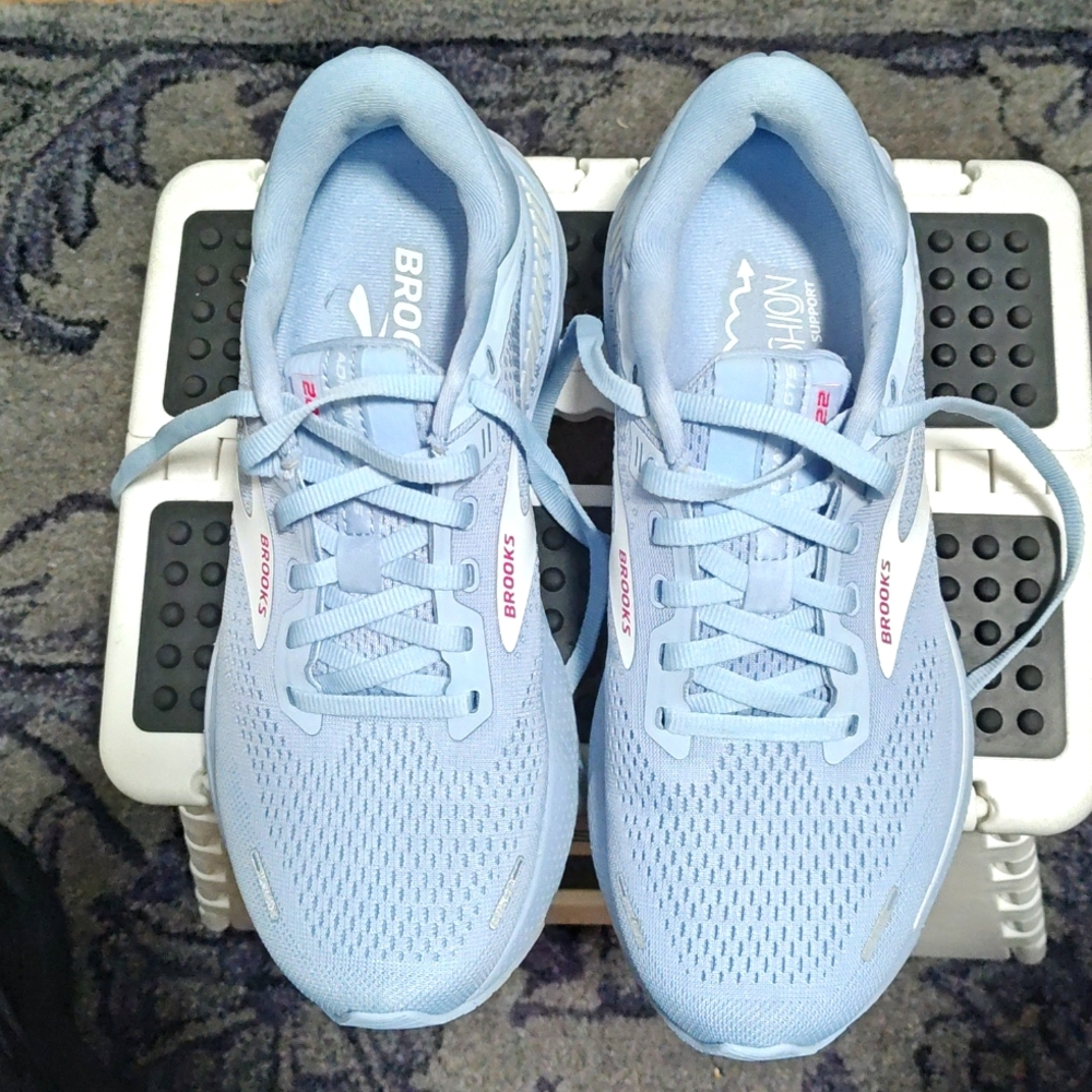 Worn once to work Brooks Adrenaline GTS 22 women's 8.5